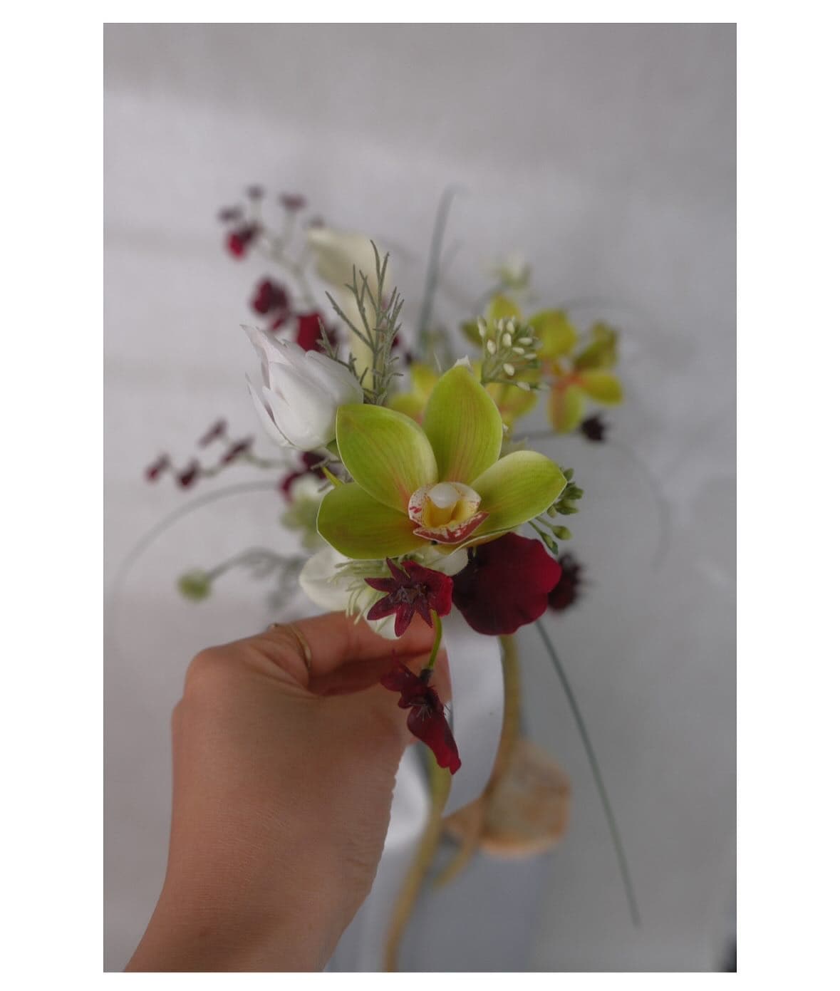 kmt.flowers
｜artificial flowers bouquet 
｜アーティフィシャルフラワーブーケ
　
完成品
ブーケ ブートニア セット｜flower bouquet

minneにてリリースいたしました
It’s available for purchase on minne

________________________________________

ブーケとセットのブートニア
◻︎campaign
ブートニアとブーケリボンのセットをプレゼント
送料無料

お問い合わせはdm、またはLINEにて承っております✉️
For inquiries, please contact us on dm or LINE

________________________________________

#ウエディングブーケ #アーティフィシャルフラワーブーケ #造花ブーケ#オーダーメイド #海外ウエディング #ロケーションフォト #前撮り #結婚式準備 #プレ花嫁
#weddingbouquet #artificialflowerbouquet
